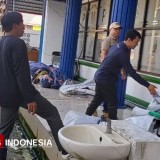 Dukung Bersihkan Kampung, DPMPTSP Bontang Ikut Jumat Bersih di Lok Tuan