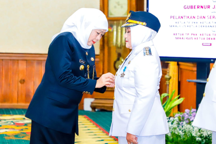 Gubernur-Khofifah-b-14.jpg