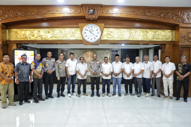 Kapolda-Jatim-Irjen-Pol-Drs-Nanang-Avianto-b.jpg