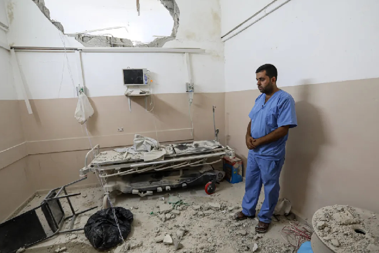 Kondisi Rumah Sakit Rantisi yang berada di kompleks Nasser Medical, Kota Gaza yang rusak akibat serangan militer Israel. (Foto: Abdelhakim Abu Riash/Al Jazeera)