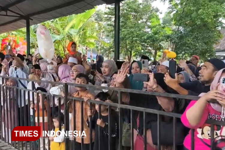 Pemberangkatan-ratusan-jamaah-haji-dari-Kota-Malang-b.jpg