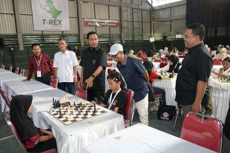 Tinjau Kejurprov Catur ke-56, Ketua Percasi Jatim Dorong Regenerasi Atlet Muda