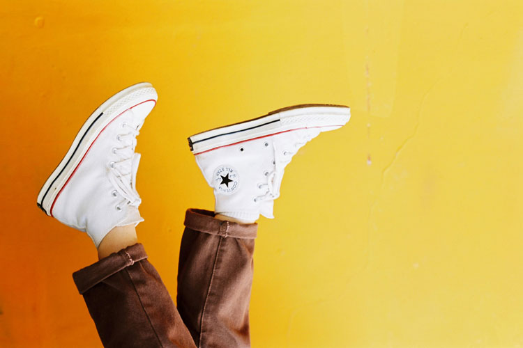 Kenali tipe kaki dan pilih sepatu yang tepat agar nyaman dipakai, bebas sakit, dan kaki tetap sehat setiap hari (Foto: Pexels)