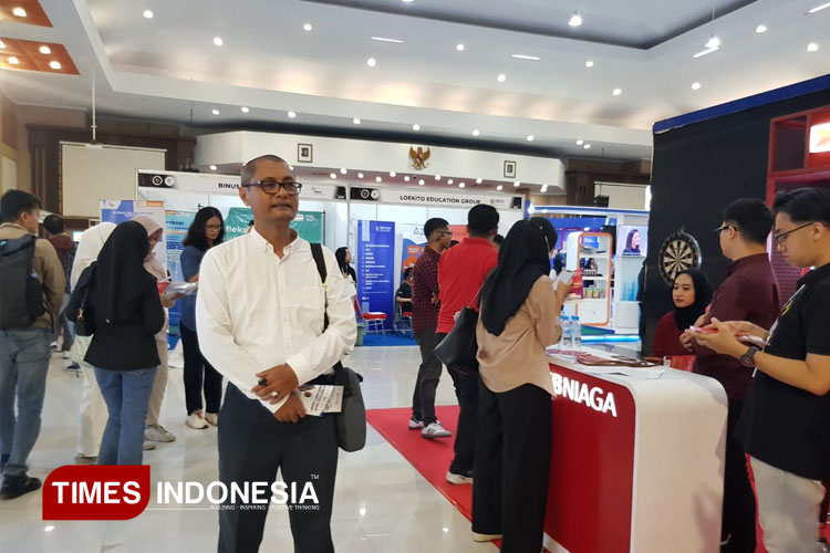 Salah satu pencari kerja di Brawijaya Career Expo, Ahmad Fauzan, Sabtu (24/5/2025). (FOTO: Achmad Fikyansyah/TIMES Indonesia)