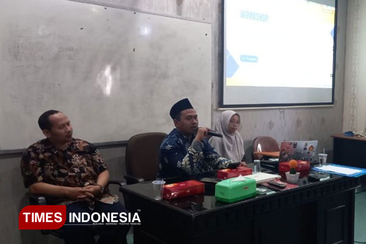 Dekan FKIP Unisma Malang, Dr. Hamiddin, M.Pd. saat memberikan sambutan pada kegiatan Workshop Corrective Feedback.