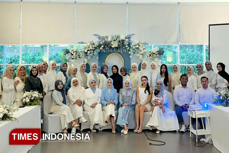 Foto bersama dua pengusaha muda Bandung Barat yang menghadirkan skincare lokal berkualitas BPOM. (FOTO: Ai Susanti for TIMES Indonesia)