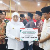 Gubernur Khofifah Serahkan Bantuan Rp7,62 Miliar untuk Masyarakat Bangkalan
