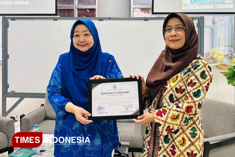 Kuliah Cendekia Lintas Bangsa Program Magister Pendidikan Bahasa Indonesia Pascasarjana Unisma Malang menghadirkan Prof. Madya Datin Nik Rafidah Nik Muhamad Affendi dari Universiti Putra Malaysia. (FOTO: AJP TIMES Indonesia)