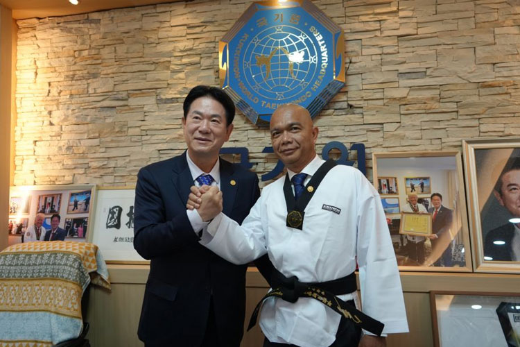 Reda Manthovani Raih Gelar Kehormatan Grand Master dari Markas Taekwondo Dunia. (FOTO: dok. Pribadi)