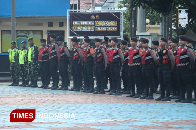 menggelar-apel-pengamanan-konvoi-Persib-juara-v4.jpg