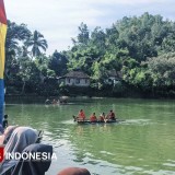 Adu Rakit dan Canda Anak-anak Warnai Minggu Ceria di Telaga Biru Klepu Pacitan