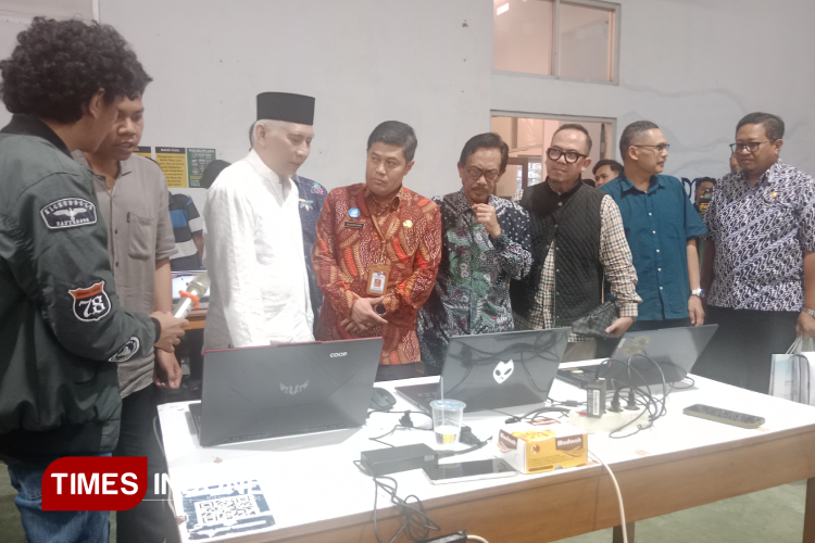 Distributor Pupuk Asal Gresik Dukung Smart Farming Minilab Karya Mahasiswa UIN Malang