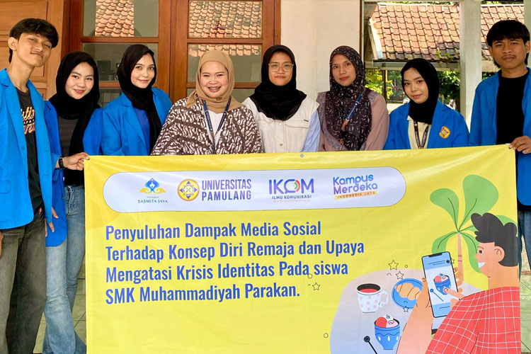 Dosen Unpam Bekali Siswa SMK Muhammadiyah Parakan Tangsel Cara Bijak Bermedia Sosial
