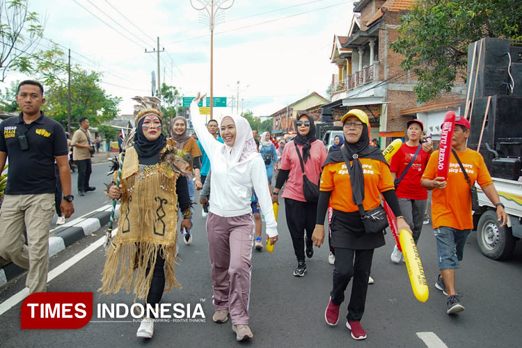 Rangkaian May Day, Kala Buruh dan Pengusaha Kota Mojokerto Jalan Sehat Penuh Keakraban
