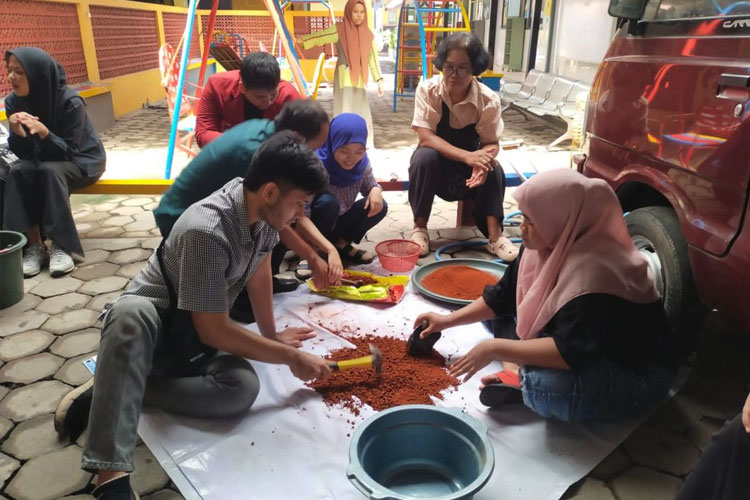 Pelatihan Pembuatan Telur Asin Buka Peluang Usaha Sahabat Difabel Probolinggo