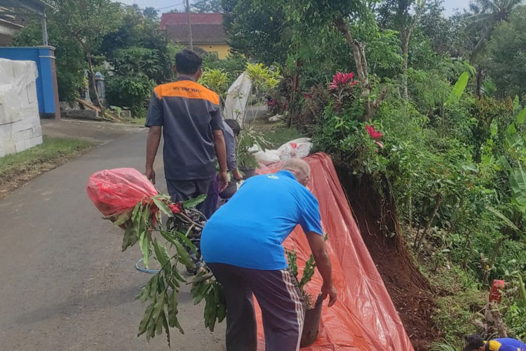 Respon Cepat PU Bina Marga Kabupaten Malang Tangani Dua Titik Longsor di Tirtoyudo