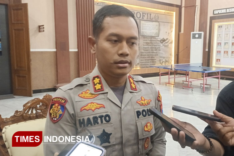 Kapolres Bondowoso, AKBP Harto Agung Cahyono saat dikonfirmasi (FOTO: Moh Bahri/TIMES Indonesia)