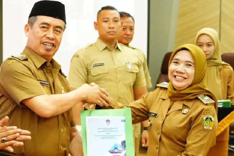 Serahkan LHP Keuangan Desa, Bupati Madiun Beri Waktu Perbaikan 60 Hari