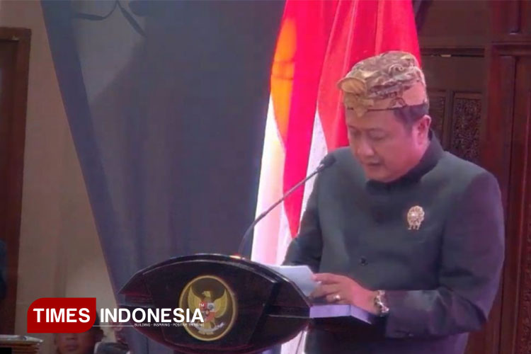 Ketua DPRD Kabupaten Lamongan, Mukhammad Freddy Wahyudi saat menyampaikan sambutan dalam rangka memperingati HJL ke-456 di Pendopo Lokatantra, Senin (26/5/2025). (Foto: Moch. Nuril Huda/TIMES Indonesia)