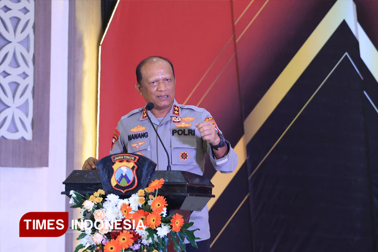Kapolda Jawa Timur, Irjen Pol. Nanang Avianto, membuka Rapat Kerja Teknis (Rakernis) Bidang Humas Polda Jatim 2025 di Gedung Mahameru. (FOTO: Humas Polda Jatim for TIMES Indonesia).
