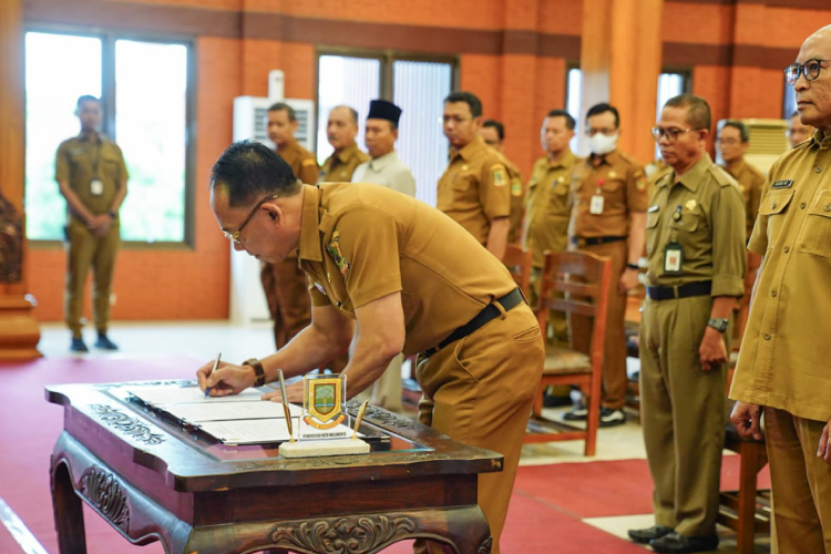 Penandatanganan Pakta Integritas IPKD MCSP dan Piagam Pengawasan Internal Pemkot Mojokerto, Senin (26/5/2025). (Foto: Dok. TIMES Indonesia)