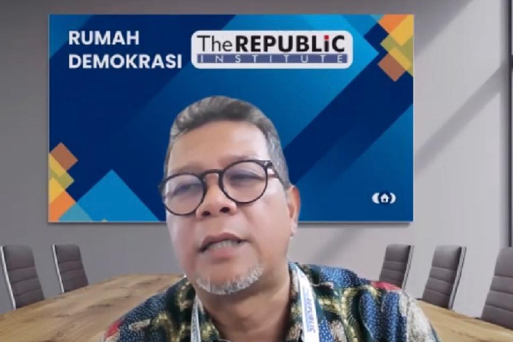 Peneliti Utama The Republic Institute Dr Sufyanto saat paparan hasil survei secara virtual, Senin (26/5/2025). (Foto: Tangkapan Layar)