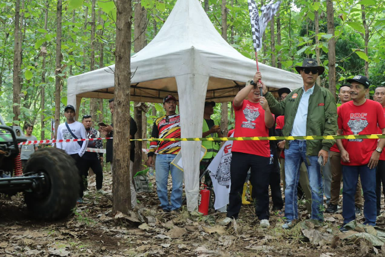 Polda-Jatim-Dukung-Seri-Perdana-Off-Road-Nasional-2025-di-Nganjuk-b.jpg