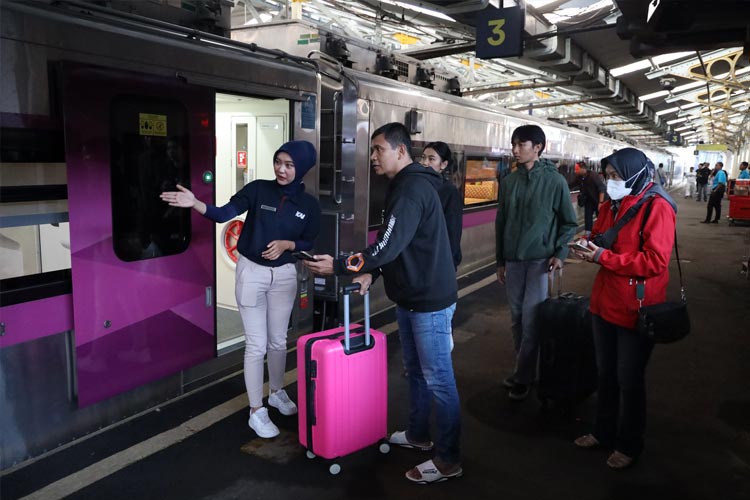 Antisipasi Lonjakan Penumpang, KAI Daop 2 Bandung Siapkan 134.424 Tempat Duduk