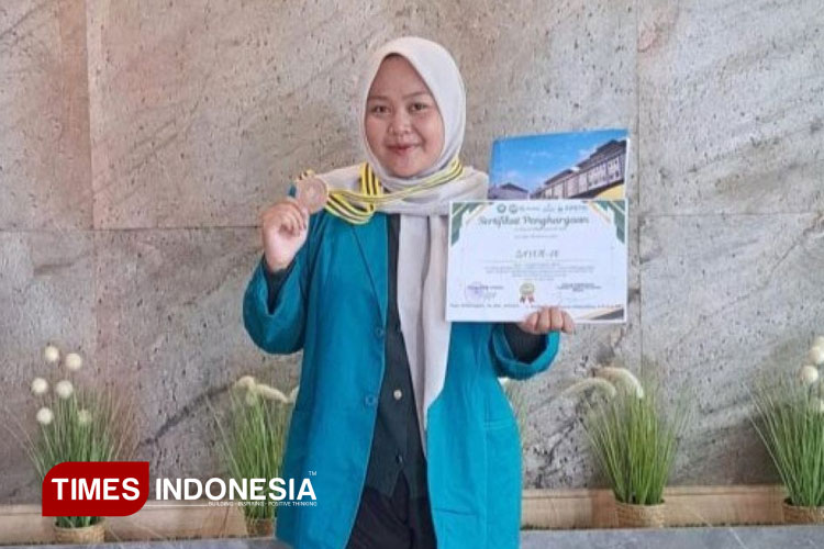 Tim Mahasiswa Unisma Malang meraih Top 6 Business Plan Sociopreneur 1.0 pada ajang bergengsi CIPUTRA FAIR 2025