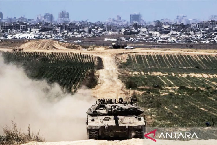 Ilustrasi - Militer Israel melakukan serangan untuk menguasai Jalur Gaza. (FOTO: ANTARA/Anadolu/py/pri)