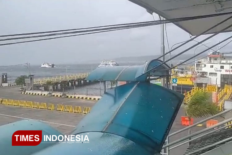 Angin Kencang Hantam Selat Bali, Pelabuhan Ketapang Banyuwangi Ditutup Sementara