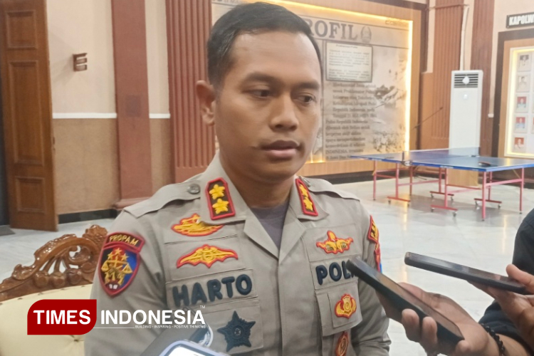 Kapolres Bondowoso, AKBP Harto Agung Cahyono saat dikonfirmasi (FOTO: Moh Bahri/TIMES Indonesia)