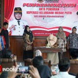 Penandatanganan Akta Notaris Serentak Pendirian Koperasi Merah Putih Kota Mojokerto
