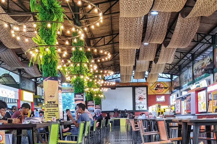 Pada suatu waktu di Allure Square Wonosobo, nampak beberapa pengunjung sedang menikmati waktunya. (FOTO: Instagram ronisinor).