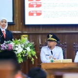 Gubernur Khofifah Pesan Keselarasan Program Saat Hadiri Sertijab Bupati-Wabup Magetan