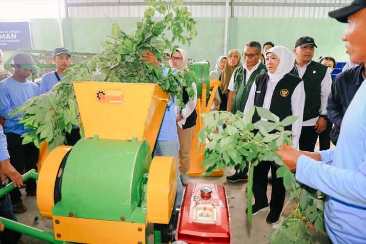 Gubernur Khofifah Resmikan Dua Tempat Pengolahan Sampah 3R di Lumajang