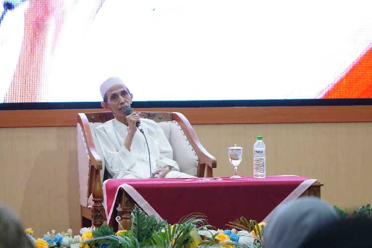 Kiai Zuhri Ungkap Pentingnya Guru dalam Ilmu Agama