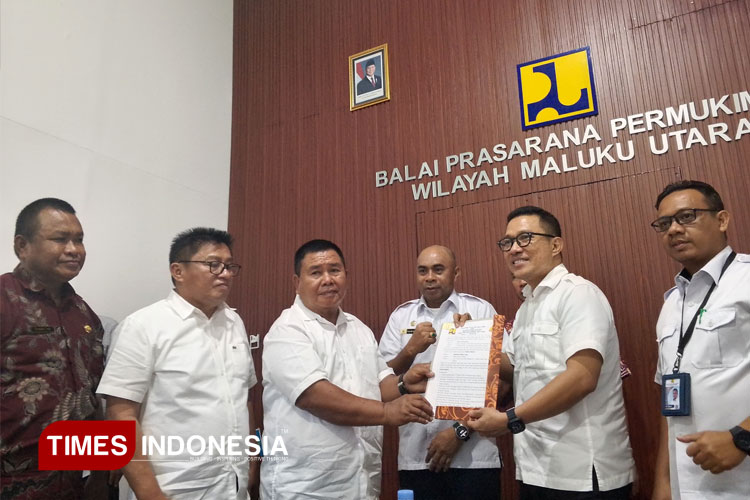 LA-Ode-Yasir-bertemu-Kepala-BPPW-Malut.jpg