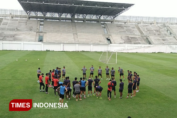 Skuad Persik Kediri berlatih di Gelora Daha Jayati (foto : yobby/TIMES Indonesia)