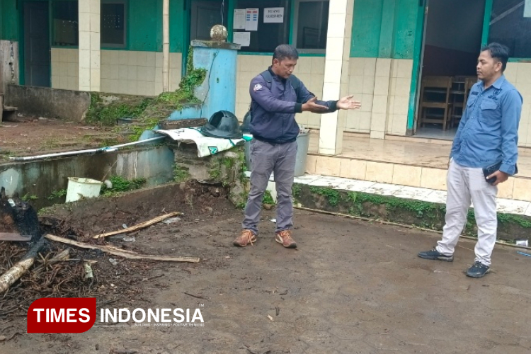 Diduga Gegara Bakar Sampah, Warga Bondowoso Polisikan Saudara