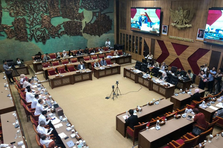 Rapat kerja Komisi X DPR RI bersama Menteri Kebudayaan Fadli Zon. (FOTO: ist)