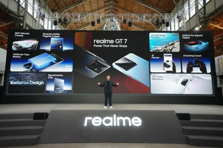 Vice President and CMO realme Chase Xu dalam peluncuran global Realme GT7 series di Paris, Prancis. (FOTO: realme Indonesia)