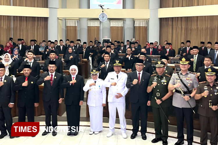Saksikan-Sertijab-Bupati-dan-Wakil-Bupati-Magetan-b.jpg