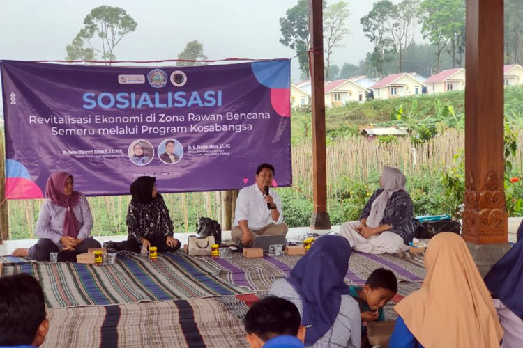 Kegiatan sosialisasi program hibah Kosabangsa yang digelar di Hunian Tetap Gunung Semeru