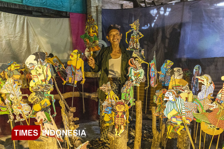 Iskandar dan Wayang Uwuh: dari Sampah Hingga ke Galeri Dunia