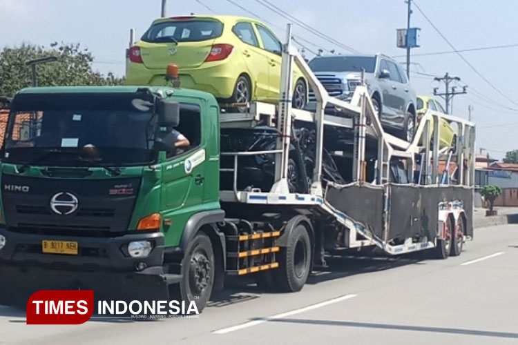 Beberapa-Armada-truk-besar-masih-melintas-2.jpg