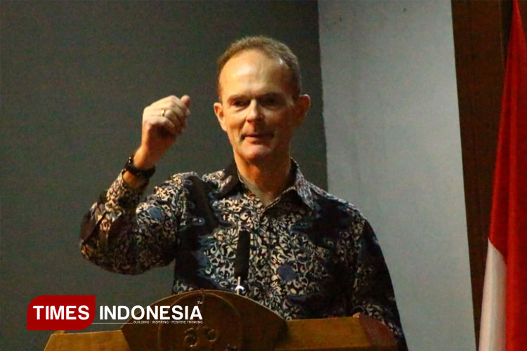 Duta Besar Inggris untuk Indonesia dan Timor Leste, Dominic Jermey CVO, OBE diacara grand launching King's College London di KEK Singhasari. (FOTO: Widodo Irianto/TIMES Indonesia).