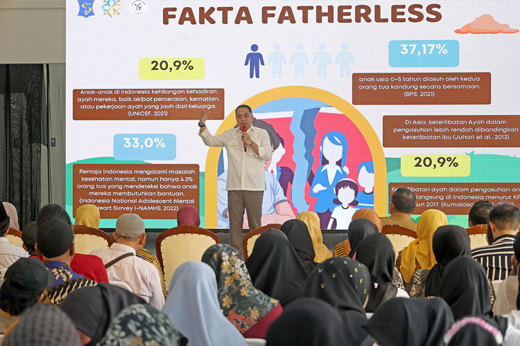 Wali Kota Surabaya Sebut Peran Ayah Sangat Krusial dalam Mengatasi Kenakalan Anak