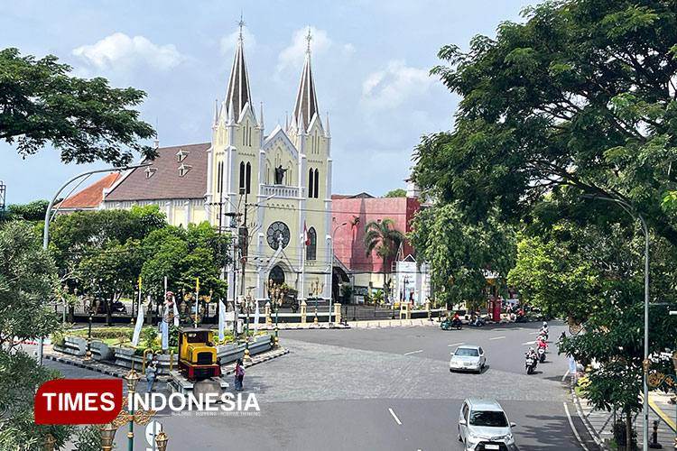 Gereja-Katolik-Paroki-Hati-Kudus.jpg