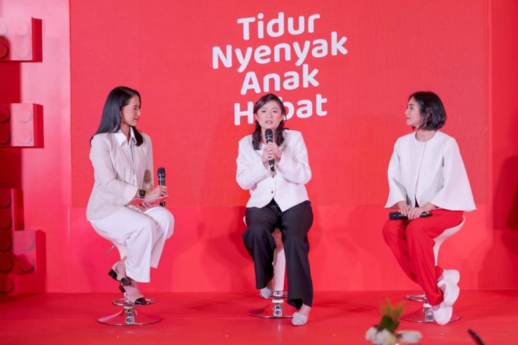 Sesi Talk show mengenai pentingnya kualitas tidur bagi tumbuh kembang anak bersama Nucha Bachri, dr. Yuni Astria Sp.A dan Caca Tengker. (Foto: dok pribadi)